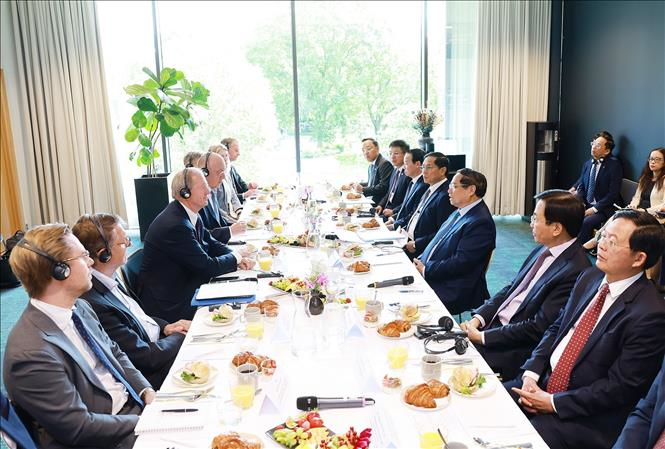 Thủ tướng Phạm Minh Chính ăn sáng làm việc với lãnh đạo tập đoàn kinh tế lớn của Thụy Điển