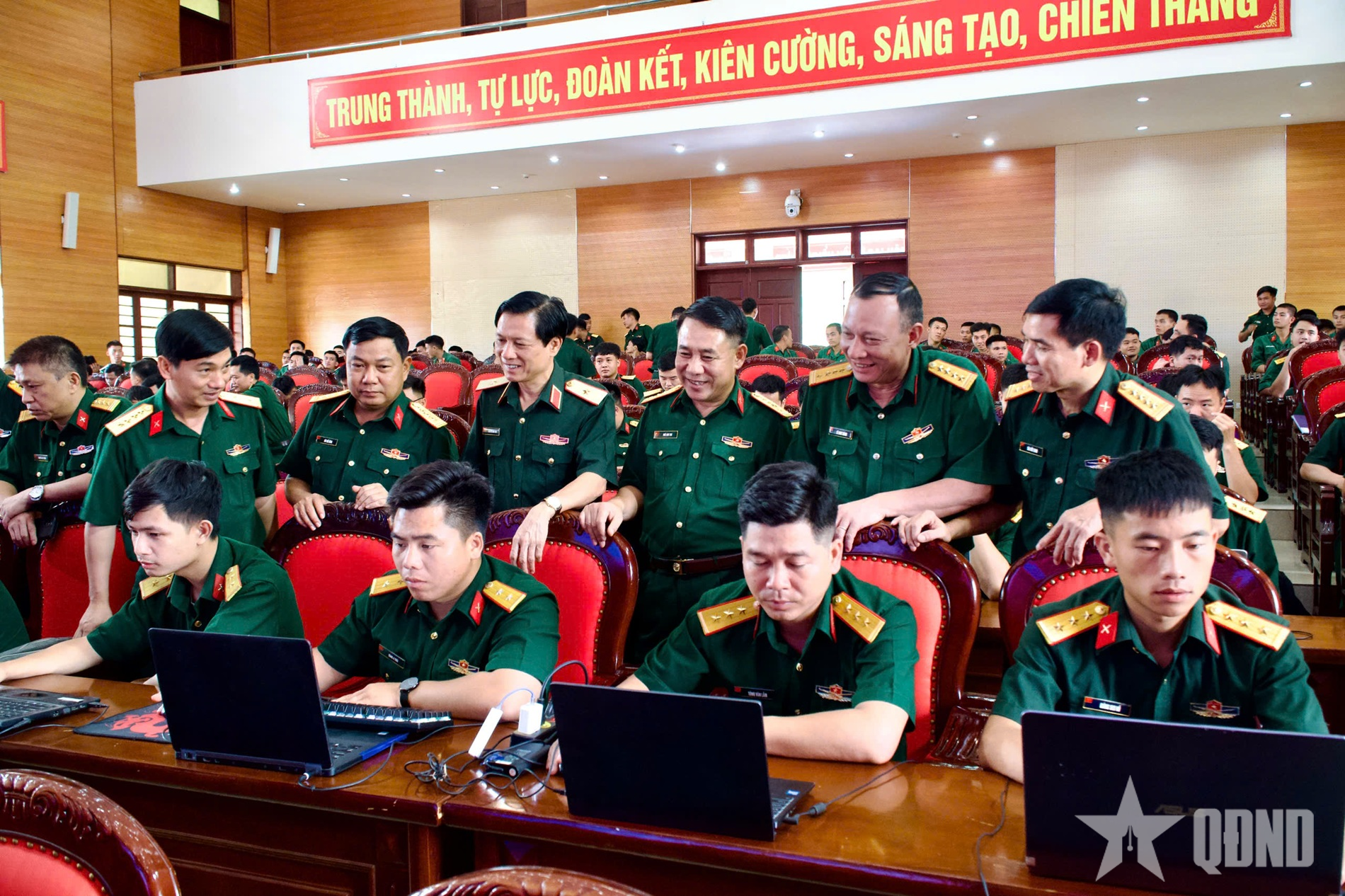 Sư đoàn 316 phát động Cuộc thi trực tuyến “Tìm hiểu kiến thức pháp luật trên Báo Quân đội nhân dân” năm 2025