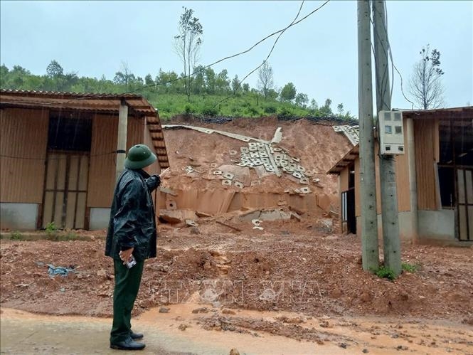 Bão số 1: Quảng Trị di dời khẩn cấp hàng nghìn người dân; lũ trên sông Hương đang trên mức báo động 2