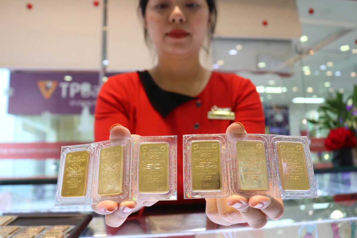 Giá vàng hôm nay (14-6): Tăng vọt do sức nóng từ Trung Đông