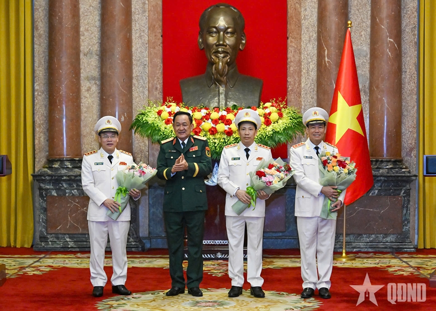 Chủ tịch nước Lương Cường trao Quyết định thăng cấp bậc hàm Thượng tướng đối với 3 đồng chí Thứ trưởng Bộ Công an