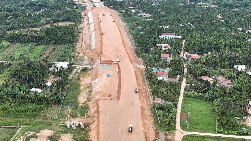Tập trung giải quyết dứt điểm công tác mặt bằng cao tốc Quảng Ngãi - Hoài Nhơn