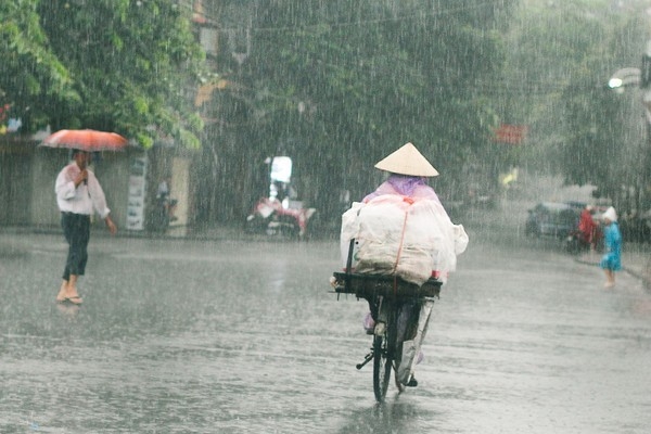 Thời tiết hôm nay (16-6): Miền Bắc tiếp tục mưa dông, Trung Bộ nắng nóng cao điểm