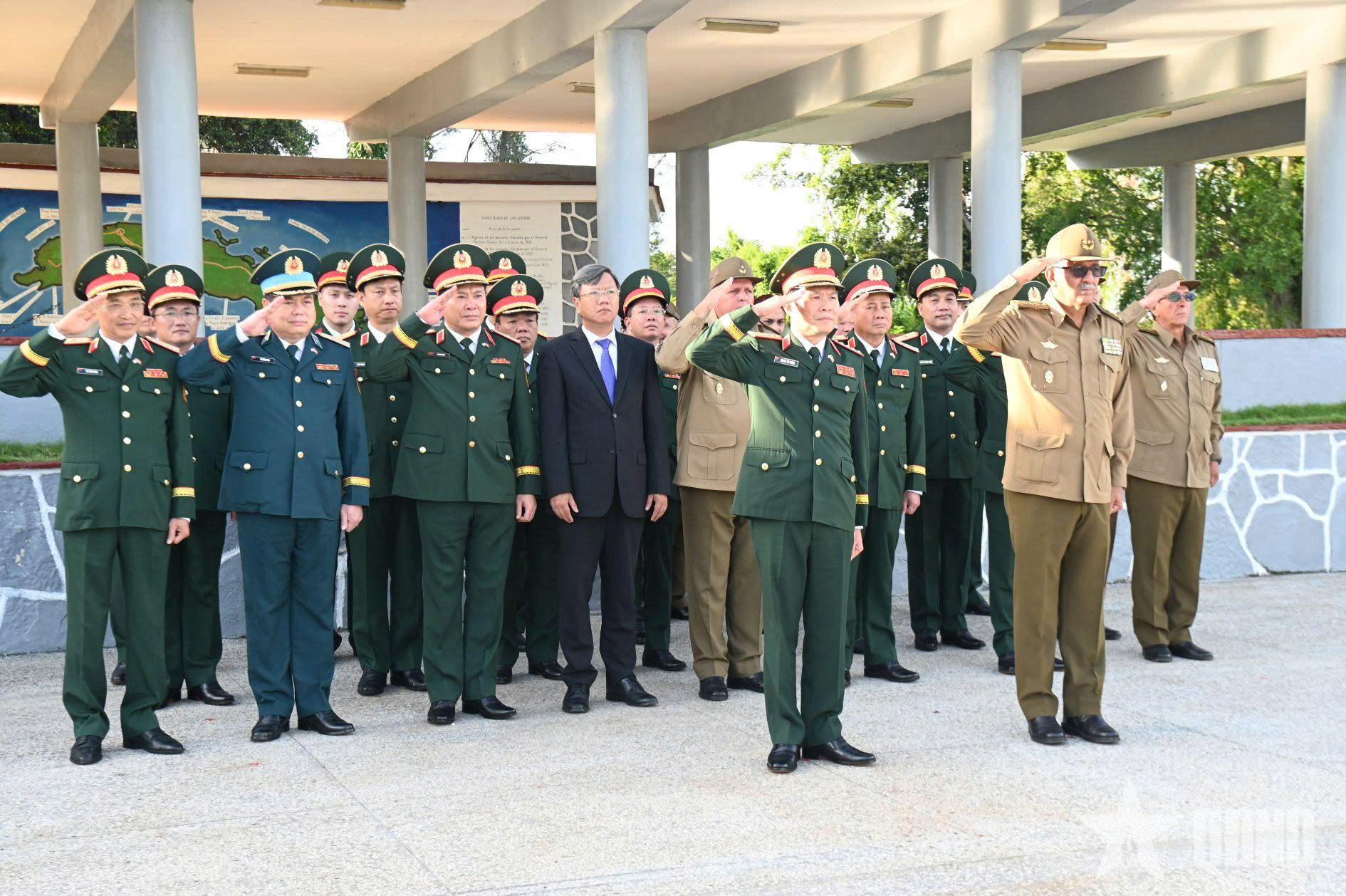 Lễ đón Đại tướng Nguyễn Tân Cương thăm chính thức Cuba