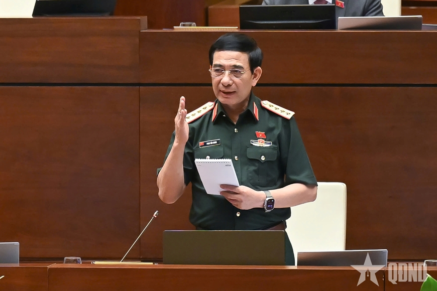 Đại biểu Quốc hội tự hào với chiến sĩ “mũ nồi xanh” Việt Nam