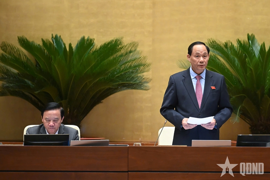 Đại biểu Quốc hội tự hào với chiến sĩ “mũ nồi xanh” Việt Nam