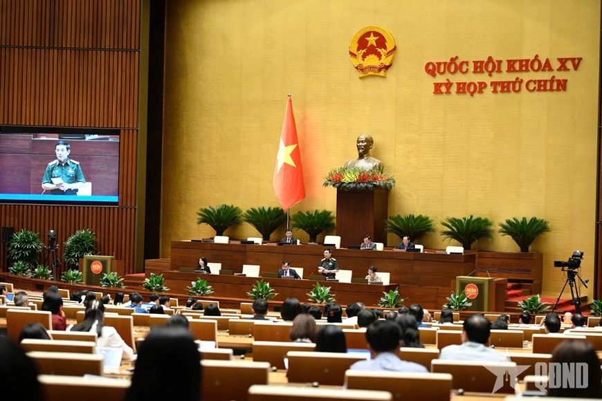 Đại biểu Quốc hội tự hào với chiến sĩ “mũ nồi xanh” Việt Nam