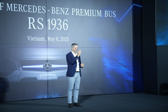 THACO AUTO xuất khẩu xe bus cao cấp MERCEDES-BENZ RS 1936 sang thị trường Thái Lan