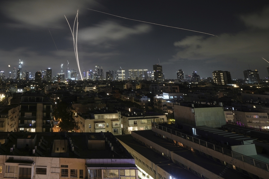 Căng thẳng Israel-Iran: Israel huy động 50 máy bay chiến đấu không kích Iran