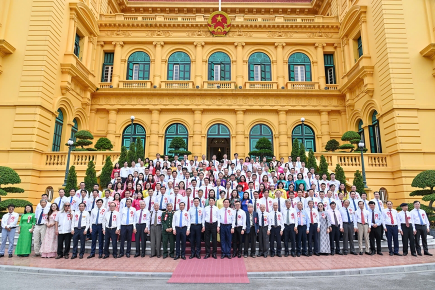 Chủ tịch nước Lương Cường gặp mặt, tuyên dương các nhà báo, người làm báo tiêu biểu