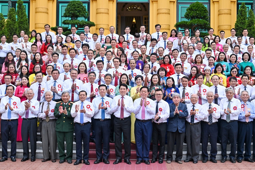 Chủ tịch nước Lương Cường gặp mặt, tuyên dương các nhà báo, người làm báo tiêu biểu