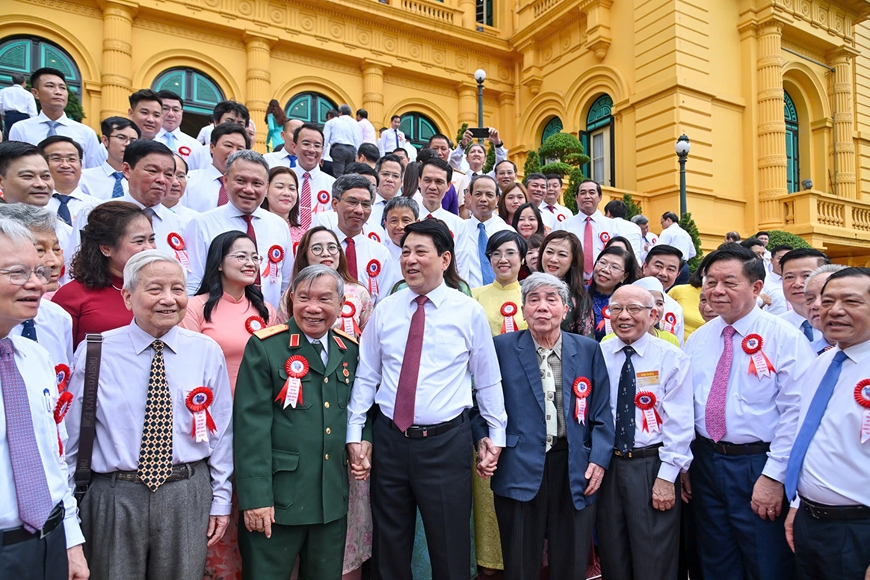 Chủ tịch nước Lương Cường gặp mặt, tuyên dương các nhà báo, người làm báo tiêu biểu