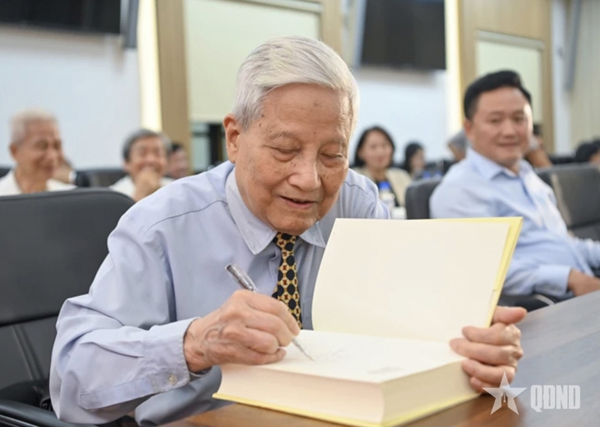 Dùng ngòi bút phụng sự lý tưởng của Đảng và dân tộc