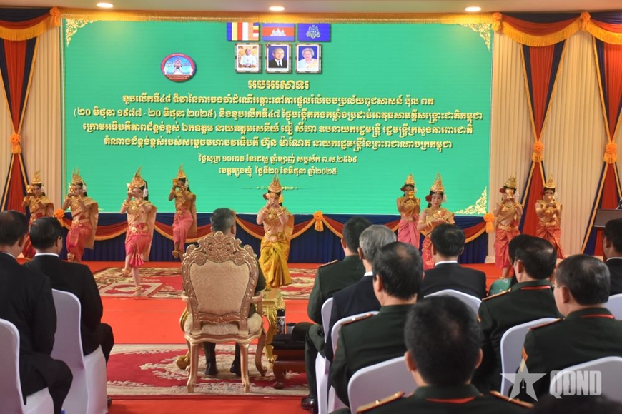 Chương trình văn nghệ chào mừng.
