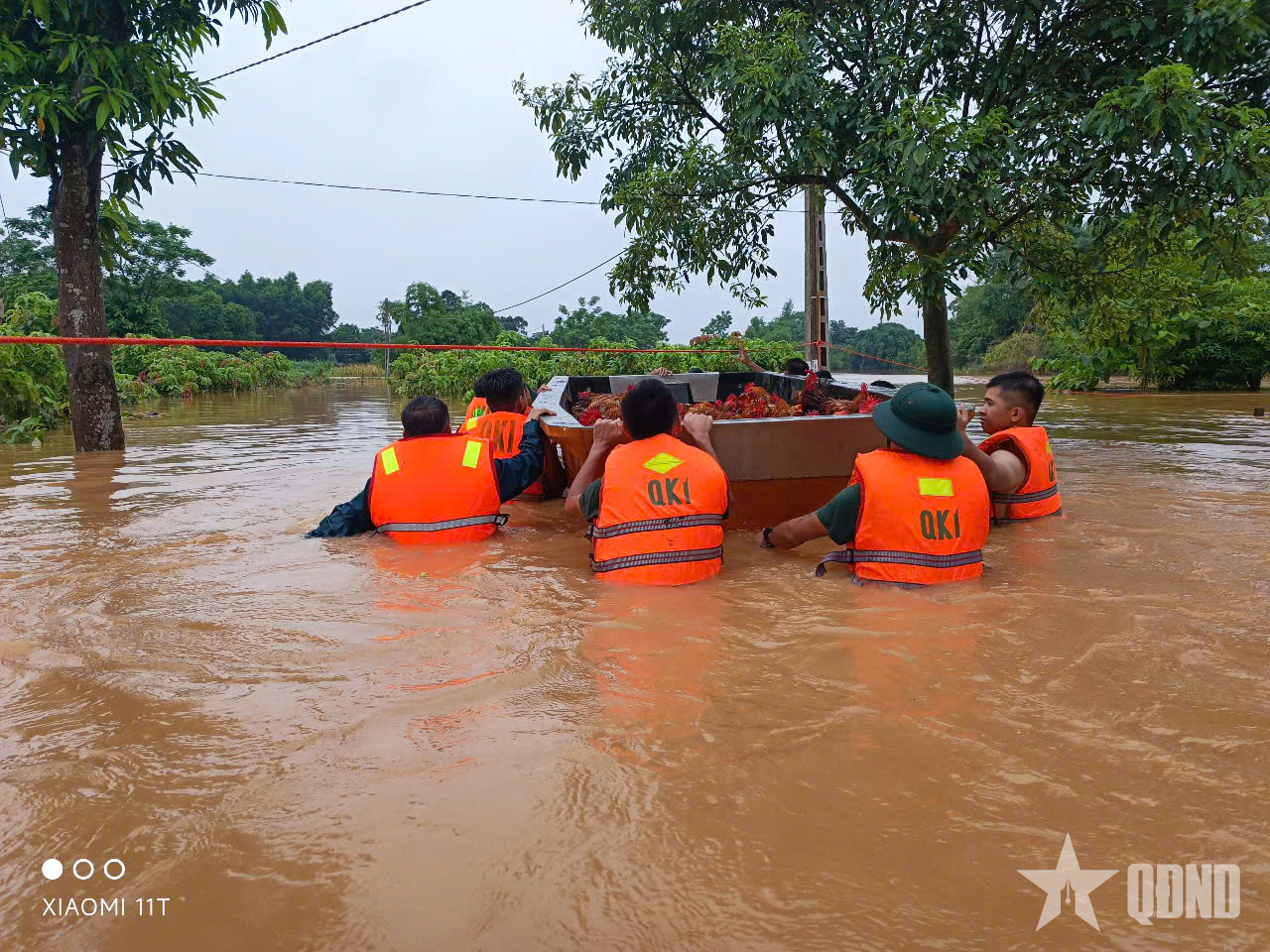 Lữ đoàn Pháo binh 382 kịp thời ứng cứu người dân vùng lũ tại Thái Nguyên