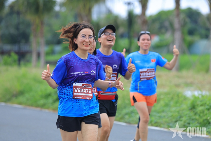 Hàng nghìn vận động viên tham gia giải chạy gây quỹ phẫu thuật cho trẻ em bị dị tật môi, miệng