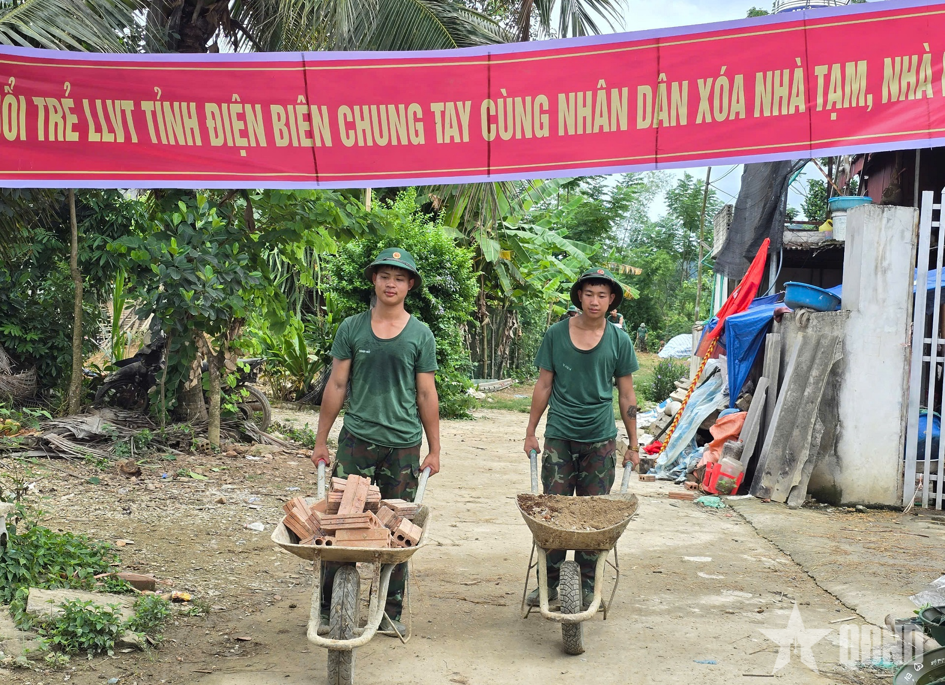 Tuổi trẻ LLVT tỉnh Điện Biên chung tay xóa nhà tạm, nhà dột nát