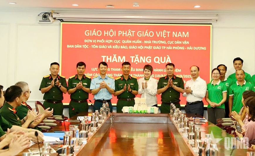 Giáo hội Phật giáo Việt Nam và doanh nghiệp sẻ chia cùng lực lượng luyện tập diễu binh, diễu hành A80