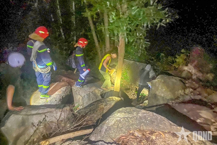 Giải cứu thành công ba thanh niên bị lạc khi leo núi Hoàng Ngưu Sơn