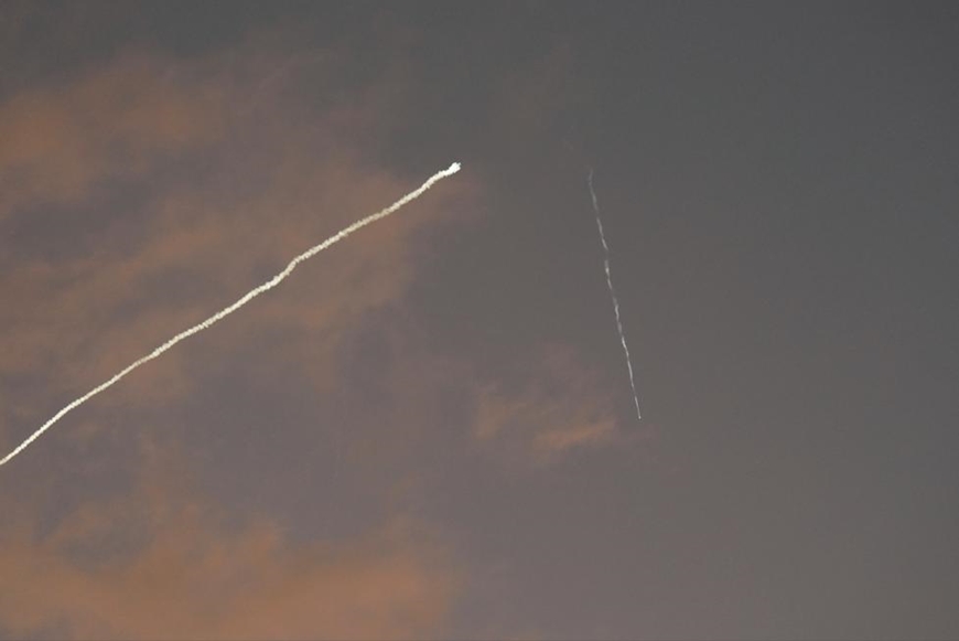 Căng thẳng Israel-Iran: Hai bên vẫn "đọ súng", lệnh ngừng bắn bắt đầu!