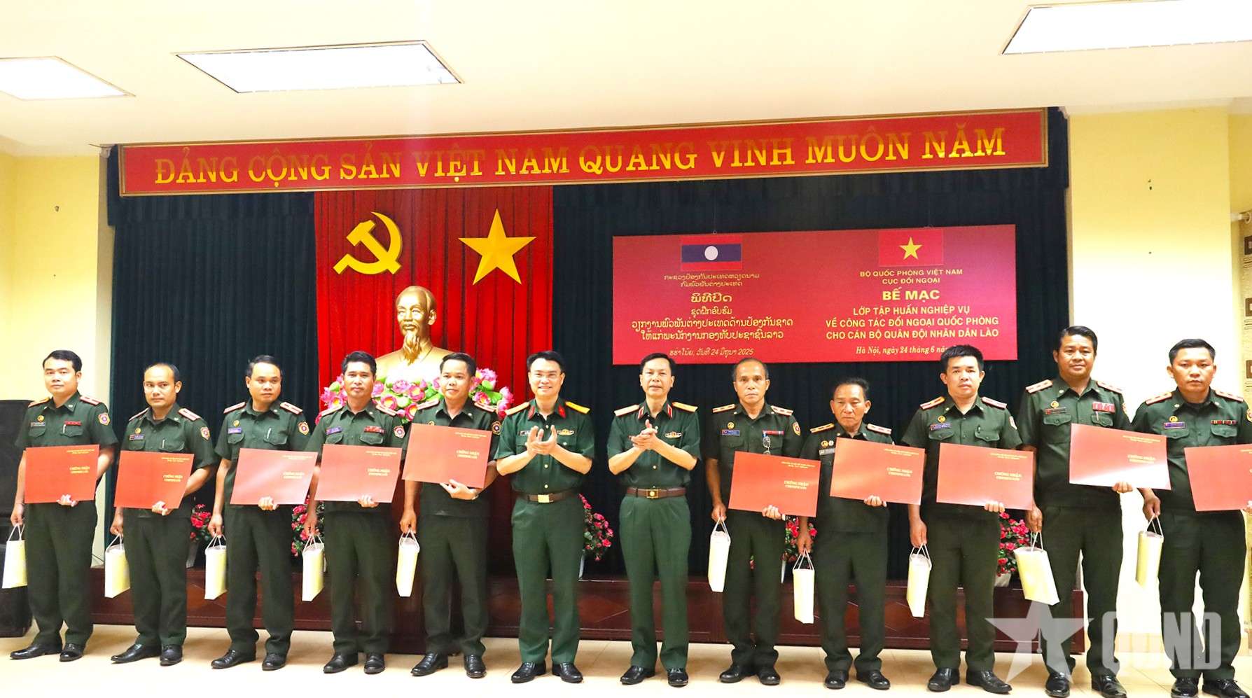 Bế mạc tập huấn công tác đối ngoại quốc phòng cho Quân đội nhân dân Lào