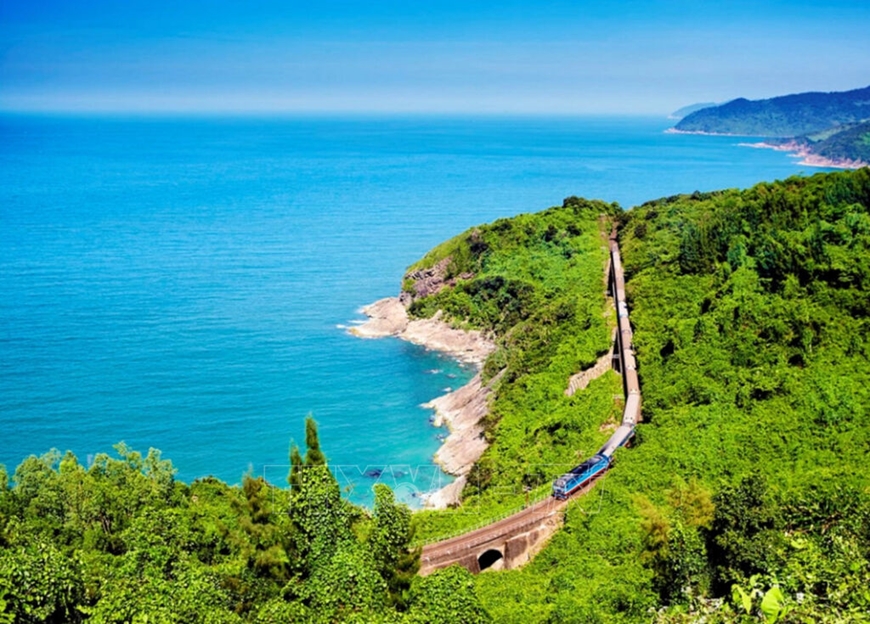 Tàu Thống Nhất Bắc - Nam dẫn đầu danh sách 24 hành trình tàu hỏa ấn tượng nhất thế giới năm 2025