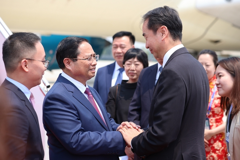 Thủ tướng Phạm Minh Chính tới Thiên Tân, bắt đầu dự Diễn đàn Kinh tế thế giới và làm việc tại Trung Quốc