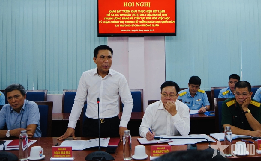 Đoàn khảo sát của Ban Tuyên giáo và Dân vận Trung ương làm việc với Trường Sĩ quan Không quân 