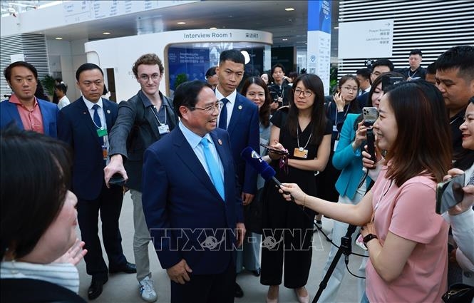 Thủ tướng Phạm Minh Chính đối thoại chính sách tại Hội nghị WEF Thiên Tân