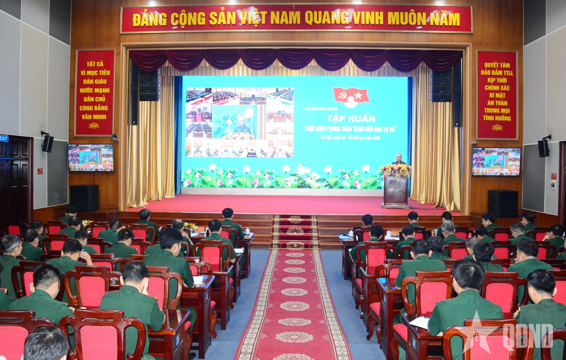Binh chủng Thông tin liên lạc tập huấn 