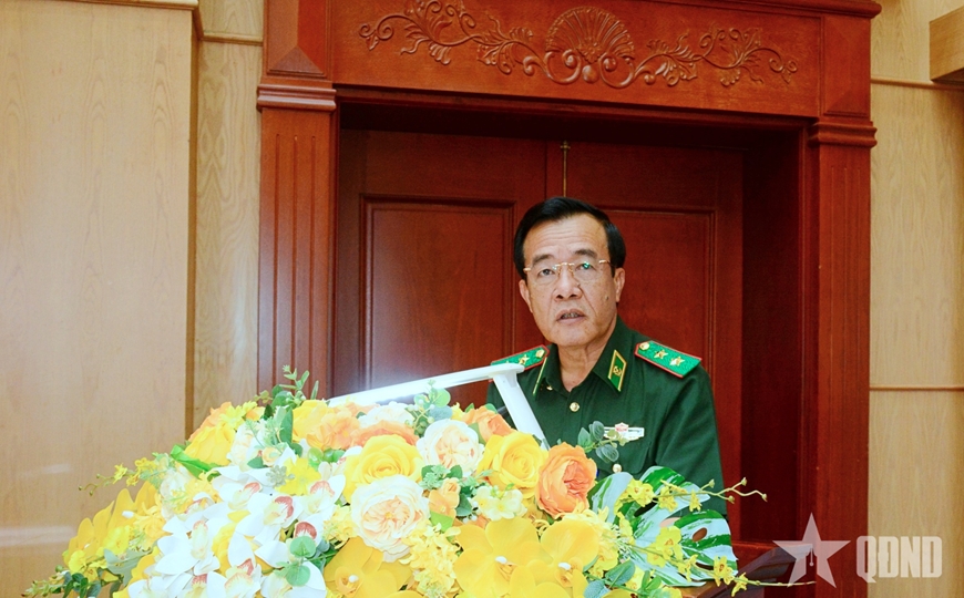 Trung tướng Lê Đức Thái chủ trì hội nghị.
