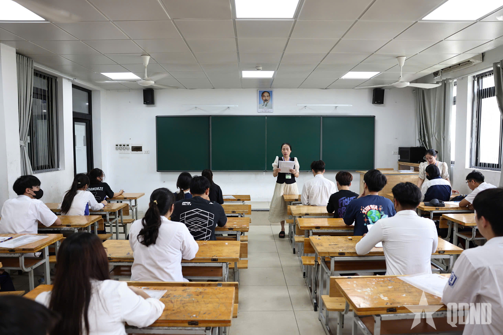 15 thí sinh bị đình chỉ sau ngày thi đầu tiên