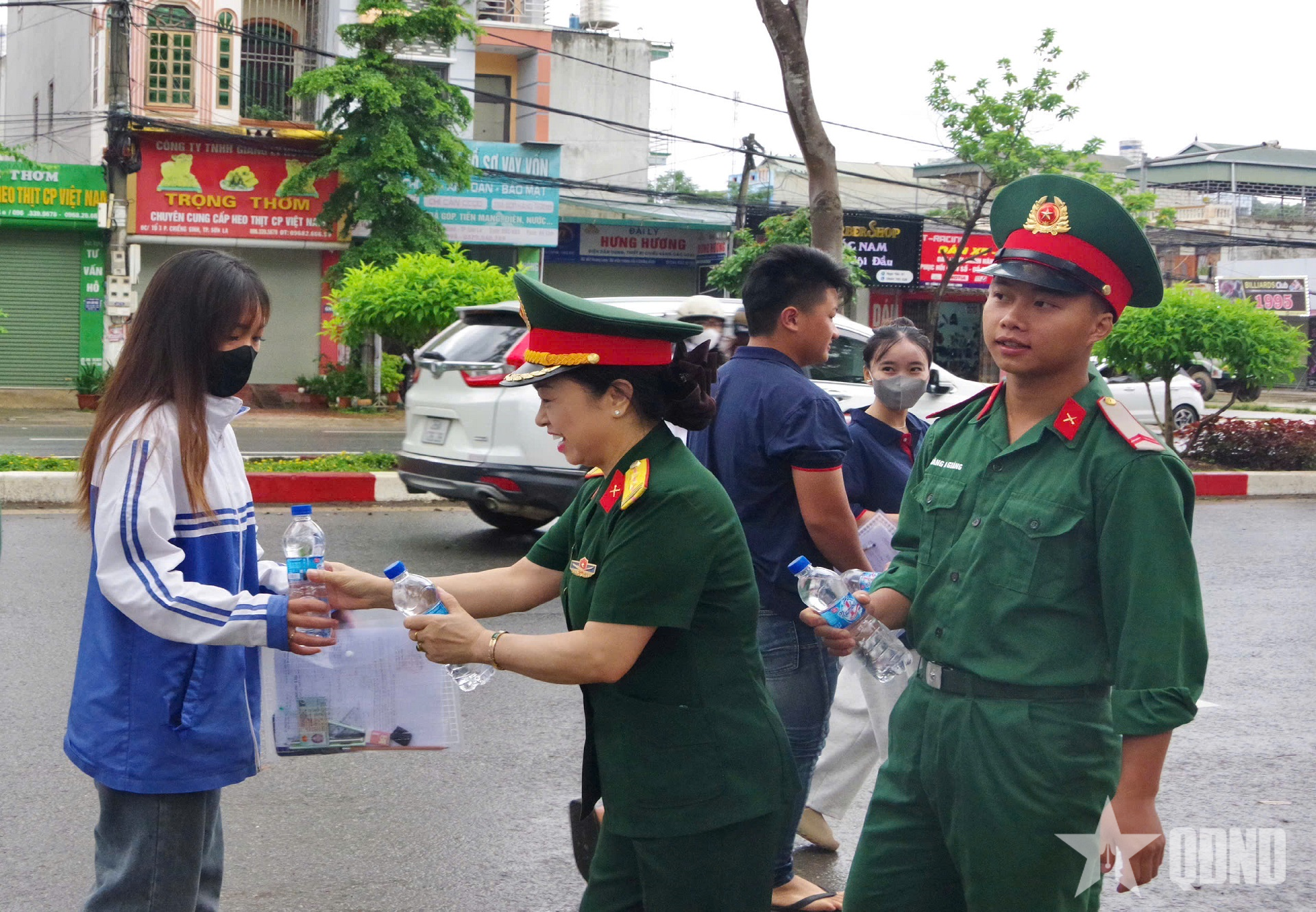 Đoàn Thanh niên và Hội Phụ nữ Bộ CHQS tỉnh Sơn La “Tiếp sức mùa thi” năm 2025