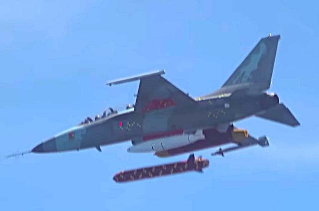 Quân sự thế giới hôm nay (27-6): Mỹ sản xuất tên lửa lai UAV Viper