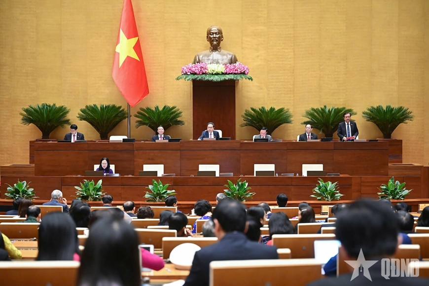 Quốc hội thông qua Luật sửa đổi, bổ sung một số điều của 11 luật về quân sự, quốc phòng với 100% đại biểu có mặt tán thành