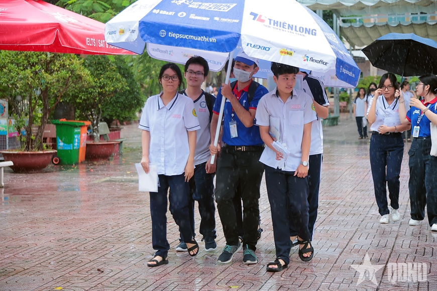 TP Hồ Chí Minh: Nét đẹp tình nguyện viên tiếp sức mùa thi