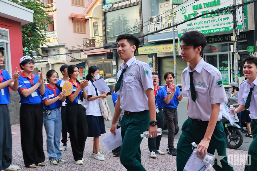 TP Hồ Chí Minh: Nét đẹp tình nguyện viên tiếp sức mùa thi