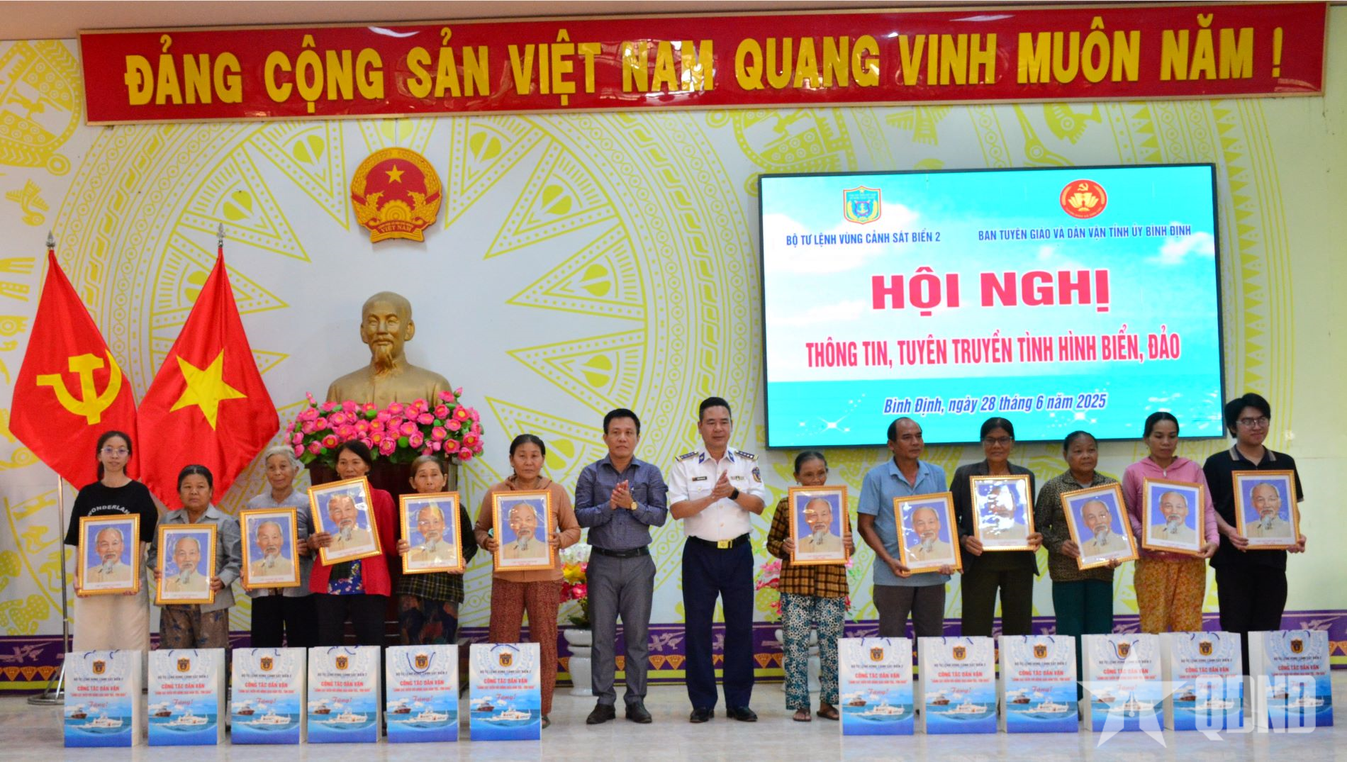 Bộ tư lệnh Vùng Cảnh sát biển 2 với đồng bào dân tộc, tôn giáo tại Bình Định