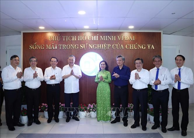 Cả nước đồng loạt tổ chức Lễ công bố các nghị quyết, quyết định về tổ chức chính quyền địa phương 2 cấp