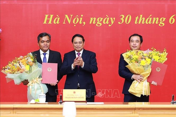 Thủ tướng Phạm Minh Chính trao quyết định bổ nhiệm 2 Bí thư Tỉnh ủy làm cán bộ cấp Thứ trưởng