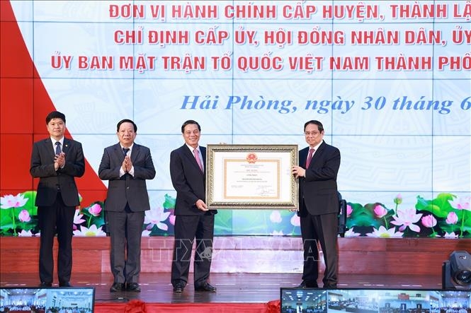 Thủ tướng Phạm Minh Chính: Lễ công bố chính quyền địa phương 2 cấp là sự kiện lịch sử - Ngày hội của non sông