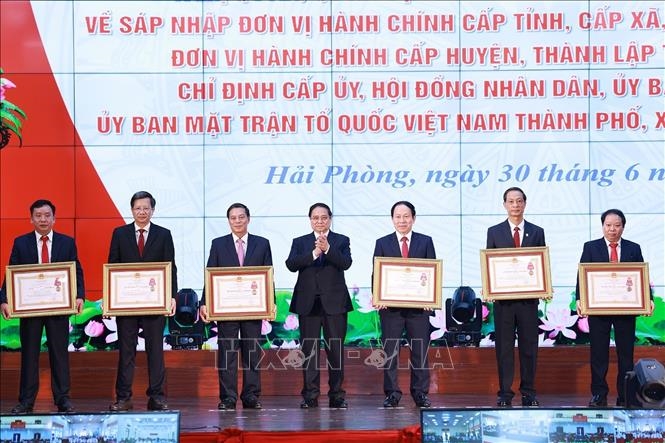 Thủ tướng Phạm Minh Chính: Lễ công bố chính quyền địa phương 2 cấp là sự kiện lịch sử - Ngày hội của non sông