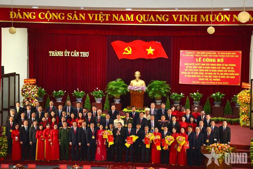 Chủ tịch Quốc hội Trần Thanh Mẫn dự Lễ công bố các Nghị quyết, Quyết định về sáp nhập đơn vị hành chính tại Cần Thơ