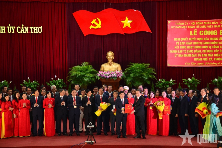 Chủ tịch Quốc hội Trần Thanh Mẫn dự Lễ công bố các Nghị quyết, Quyết định về sáp nhập đơn vị hành chính tại Cần Thơ