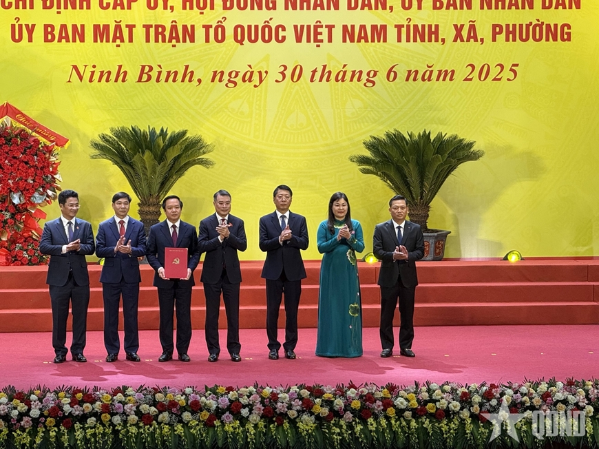 Công bố các quyết định nhân sự tỉnh Ninh Bình mới