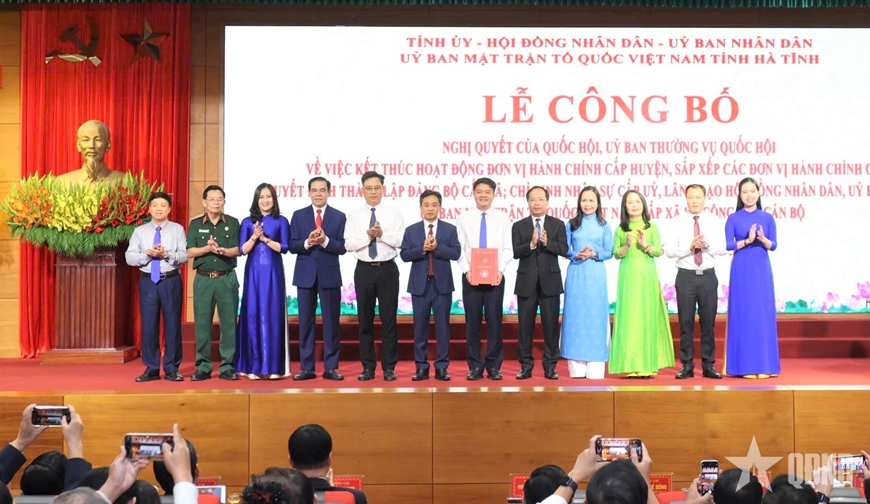 Hà Tĩnh công bố các quyết định về tổ chức bộ máy và đơn vị hành chính