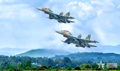 View - 	Sư đoàn 372 – bệ phóng nâng những cánh bay