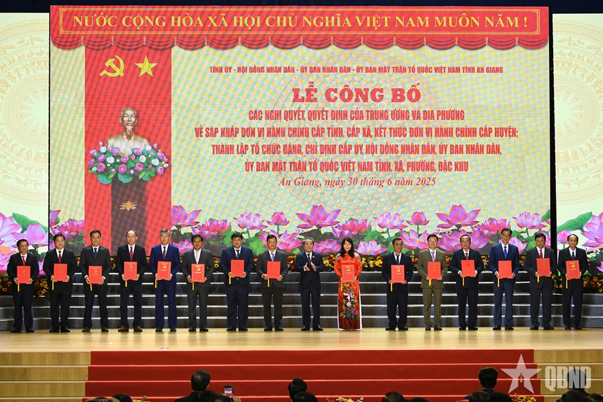 Công bố nghị quyết sáp nhập đơn vị hành chính tỉnh An Giang