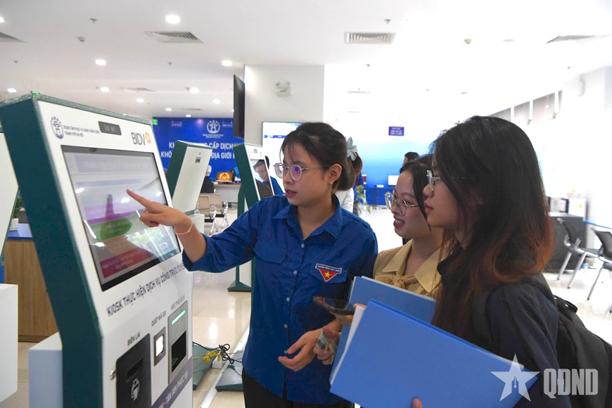 Ngày đầu vận hành chính quyền địa phương hai cấp ở Hà Nội: Bảo đảm thuận tiện cho người dân, doanh nghiệp