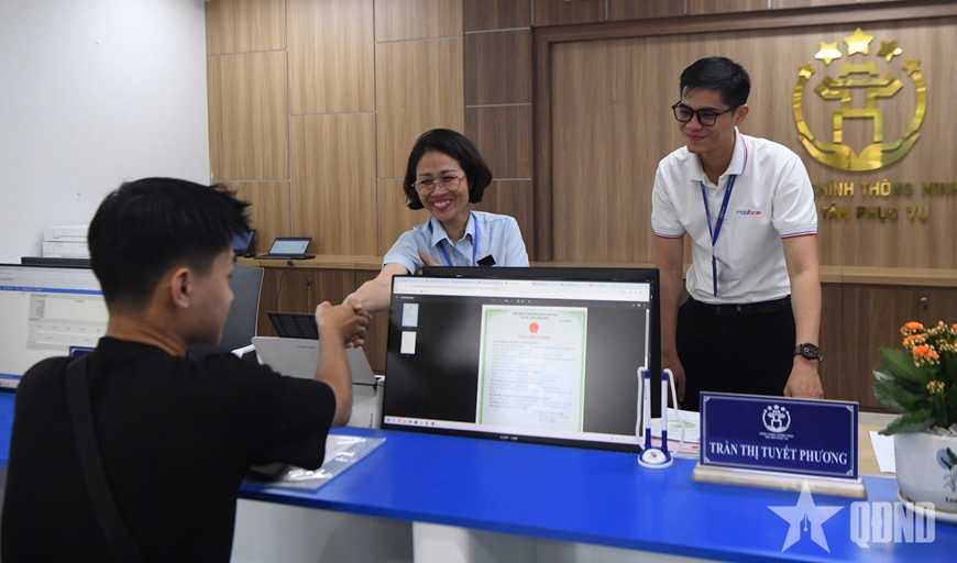 Ngày đầu vận hành chính quyền địa phương hai cấp ở Hà Nội: Bảo đảm thuận tiện cho người dân, doanh nghiệp